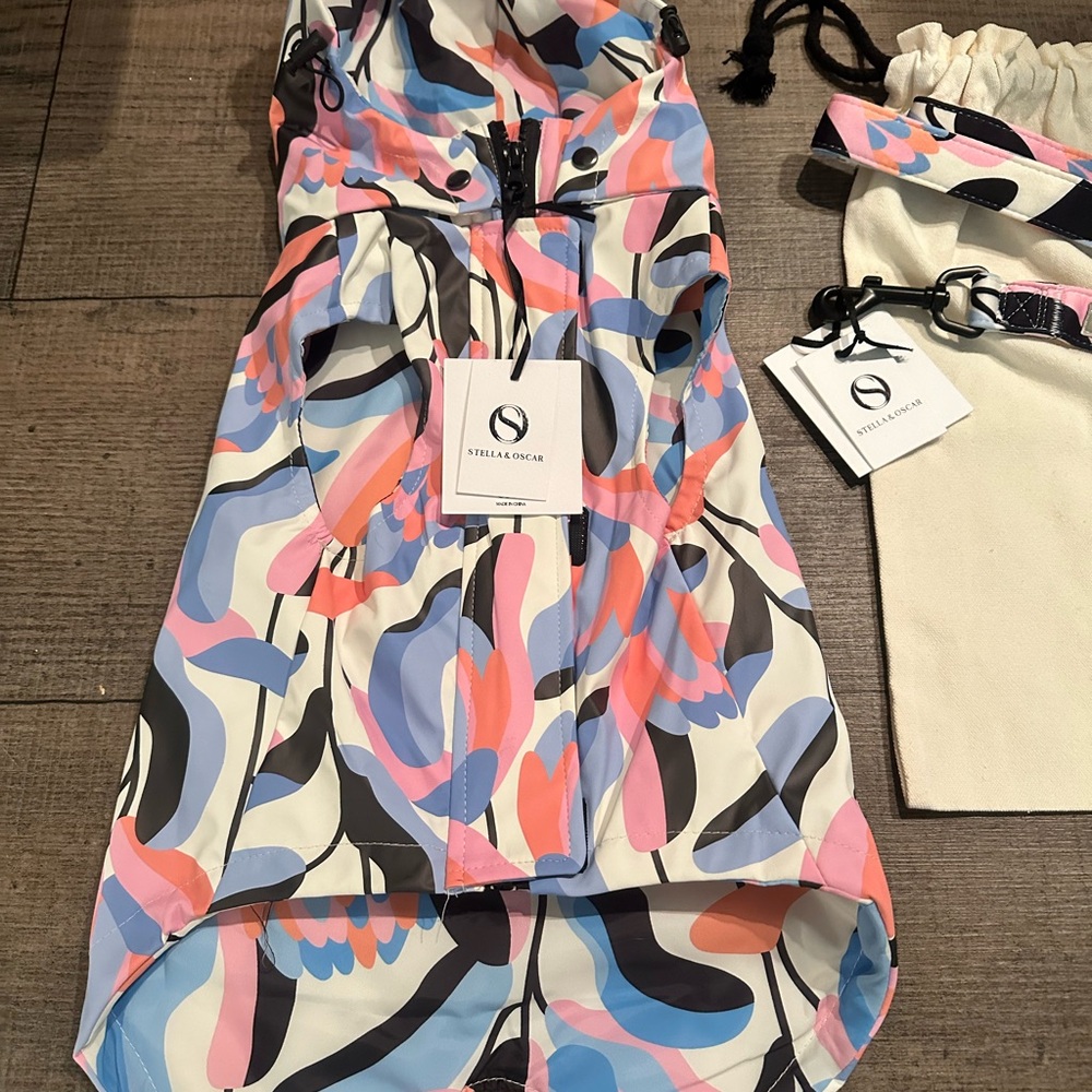 NWT Stella & Oscar set Rain Jacket, collar, and leash. Comes with dust bag - Picture 2 of 5